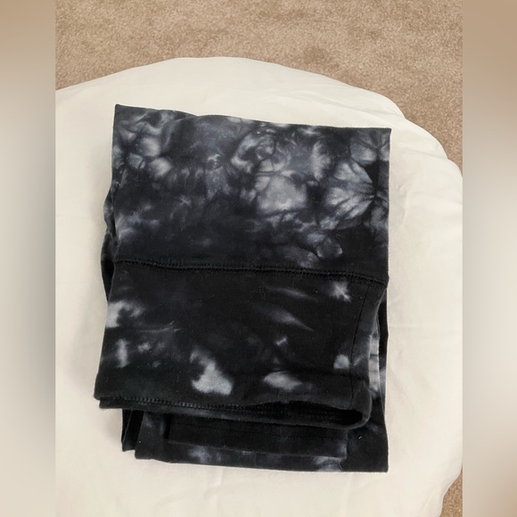 Wild fable black and white marble leggings! - Picture 3 of 4